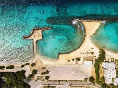 Praia de águas transparentes em Curaçao