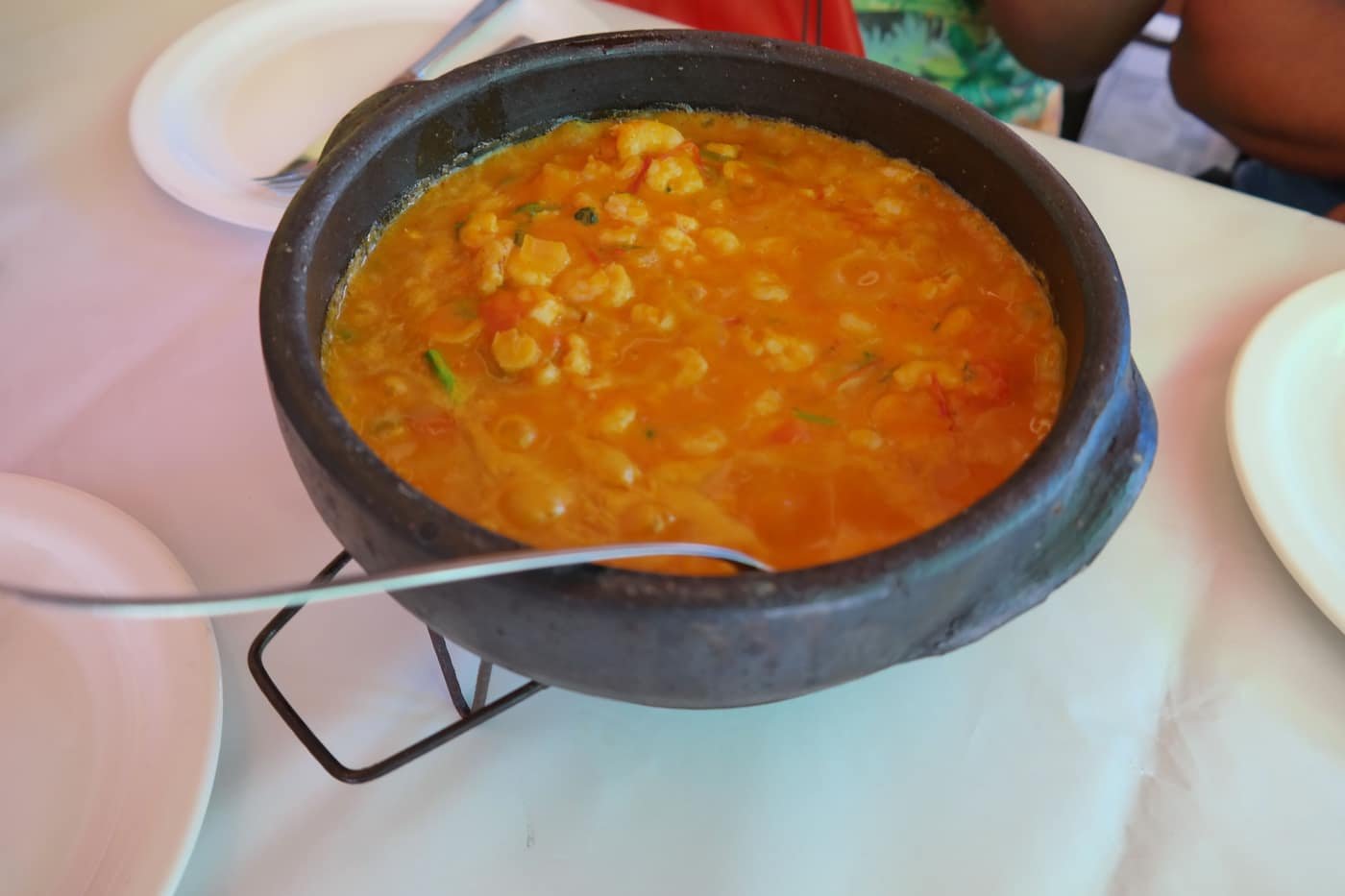 Bobó servido em panela de barro