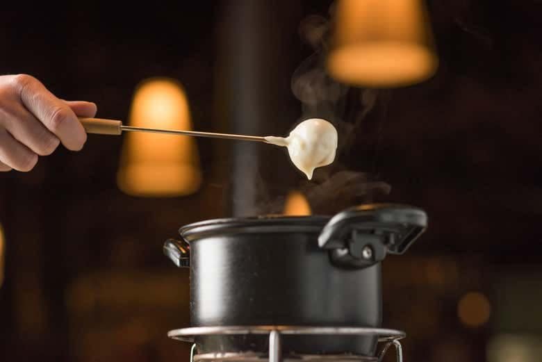 Sequência de fondue no Restaurante Joaquina
