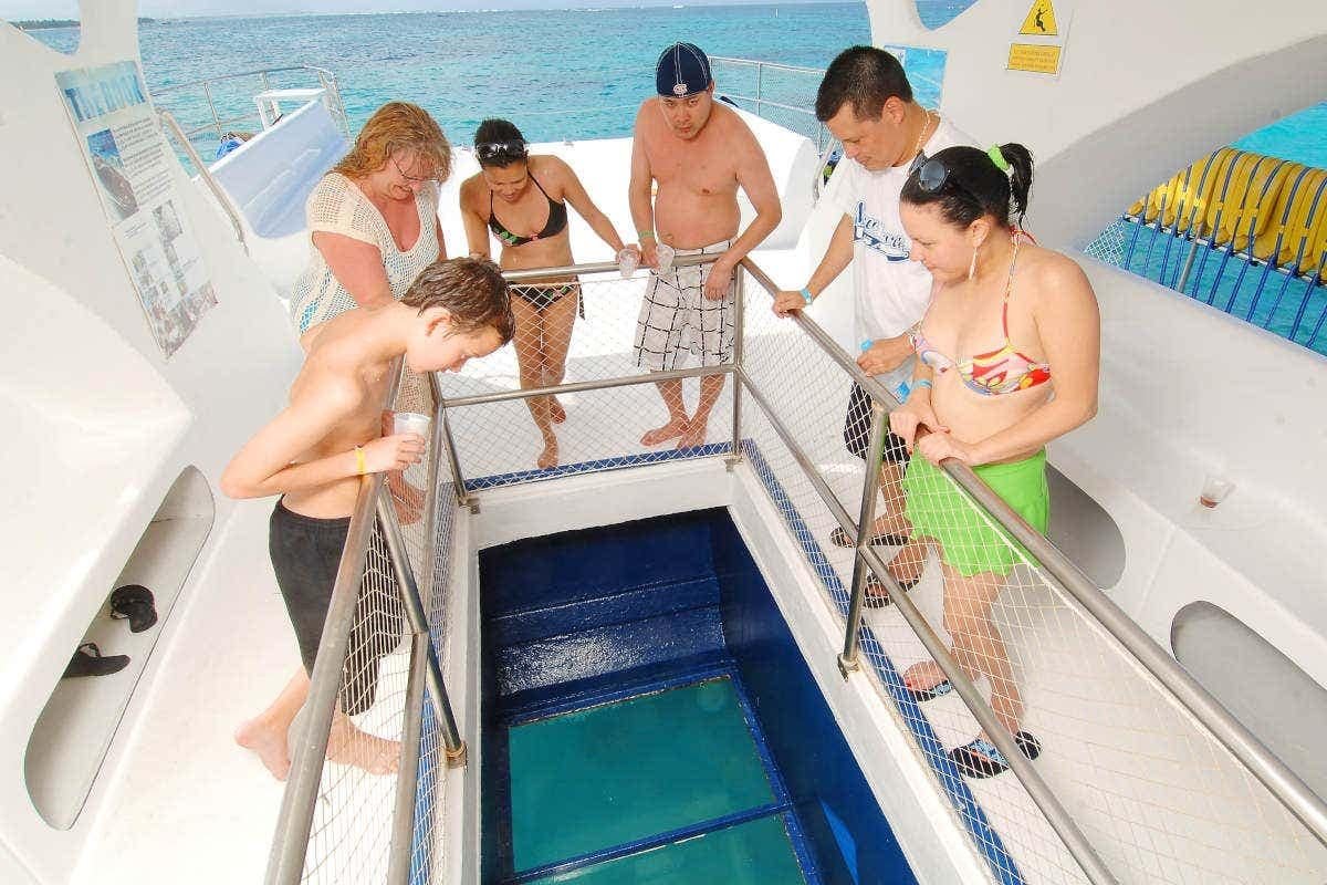 Passeio de barco e snorkel no Marinarium